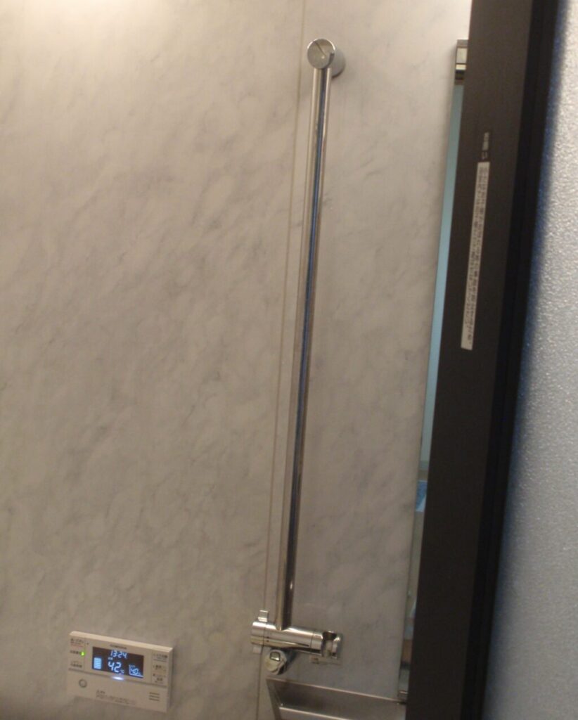 ＩＮＡＸ浴室のシャワー用スライドバーの外し方１
