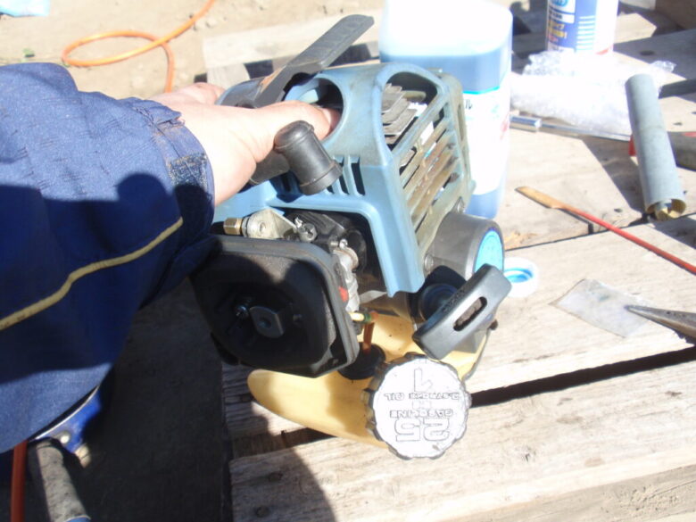 刈払い機(草刈り機）のピストン取り付け方法⑦圧縮確認