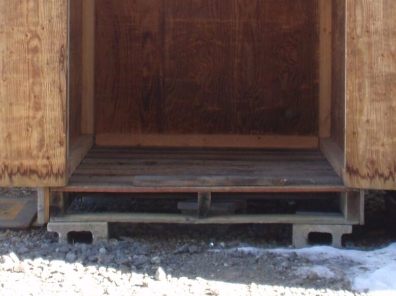 コンパネと木製パレットを使って自作した小屋　基礎部分