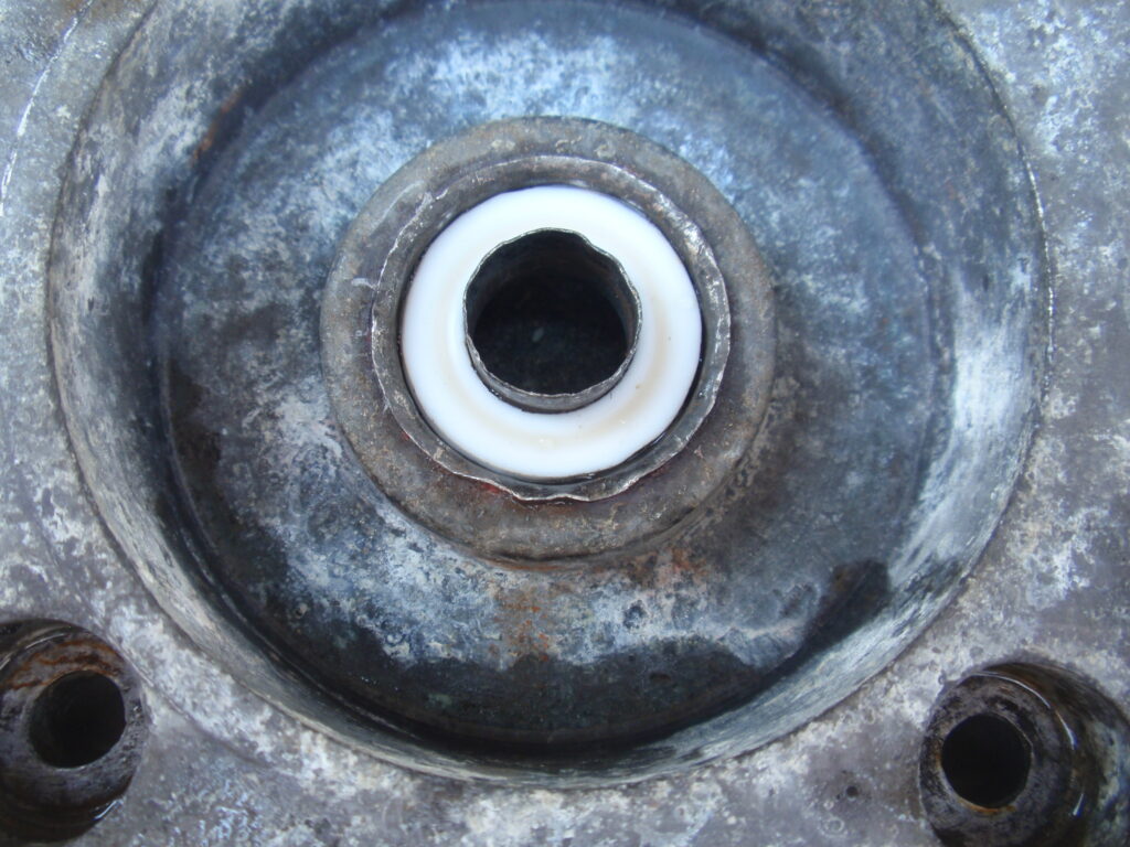 潅水ポンプの水漏れ対策１５　テフロンワッシャー使用後の確認