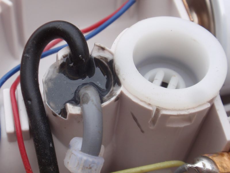 コーシン（工進/KOSHIN LTD.）固定式電池式灯油ポンプ　ママオート　灯油漏れ修理　６　接着剤が完全に固まるまで1週間保存