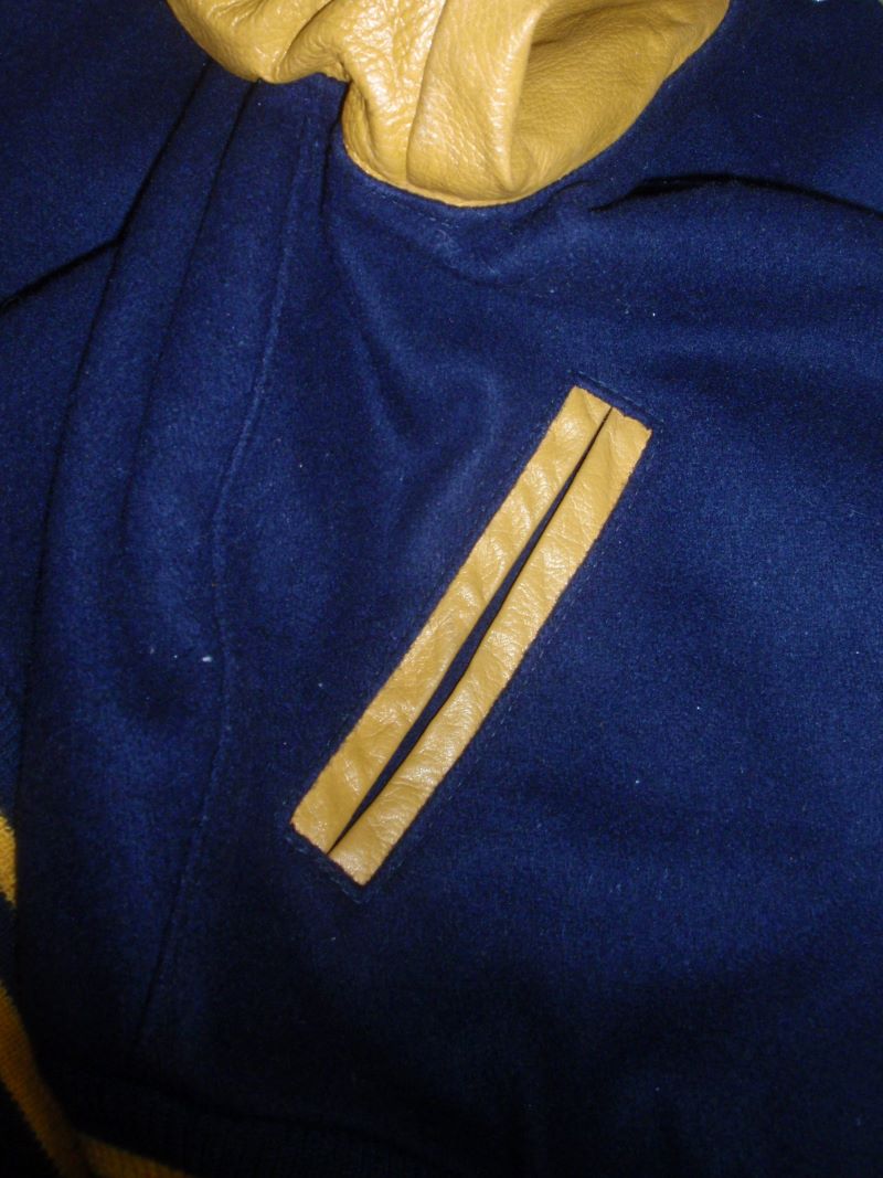 アシックス・グラブオイル（グローブオイル）・クリア　を4回塗り込んだゴールデンベアーのスタジアムジャンパー　ポケット部分の革も手入れ