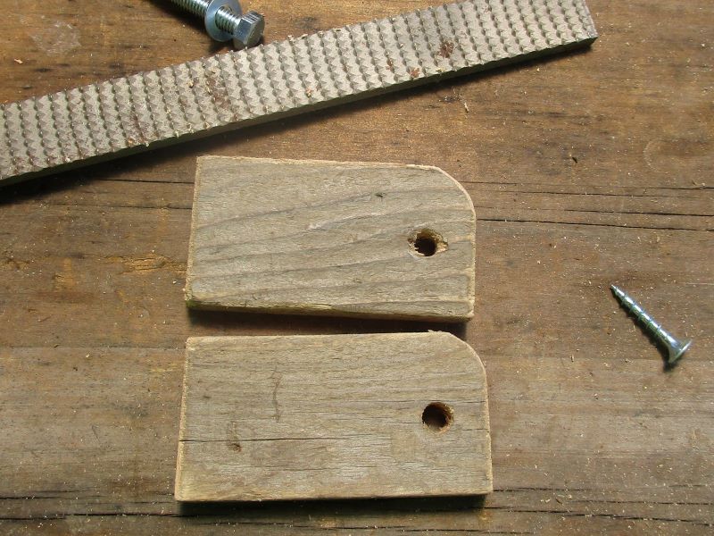 壊れた梅割り器の修理⑦横の板の面取り