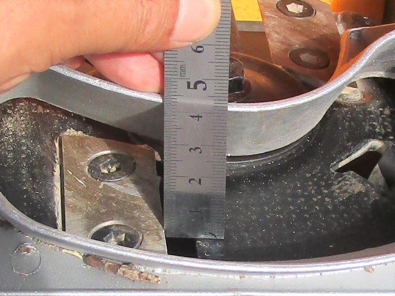 ガーデンシュレッダー　京セラ（旧リョービ）GS-2010の円盤面とカッターの刃先の間隔測定