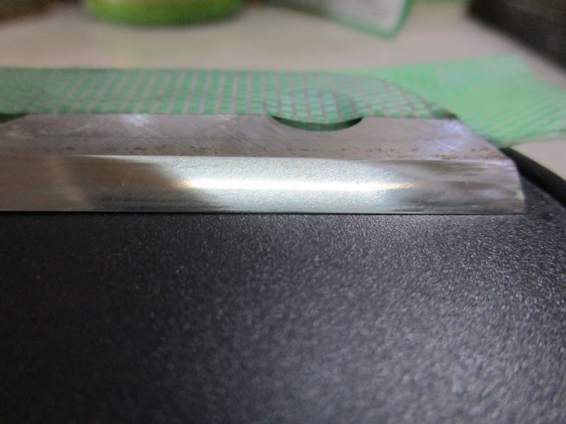 ダイヤモンド砥石で、京セラ・ガーデンシュレッダー GS-2010 の刃研ぎ　片面終了