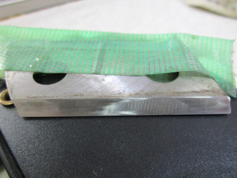 ダイヤモンド砥石で、京セラ・ガーデンシュレッダー GS-2010 の刃研ぎ　科の摩耗があまり酷くない面の研磨終了