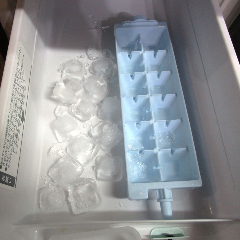 日立 真空チルド冷蔵庫　R-G6200D 自動製氷装置故障　氷を作る代替案①製氷完了