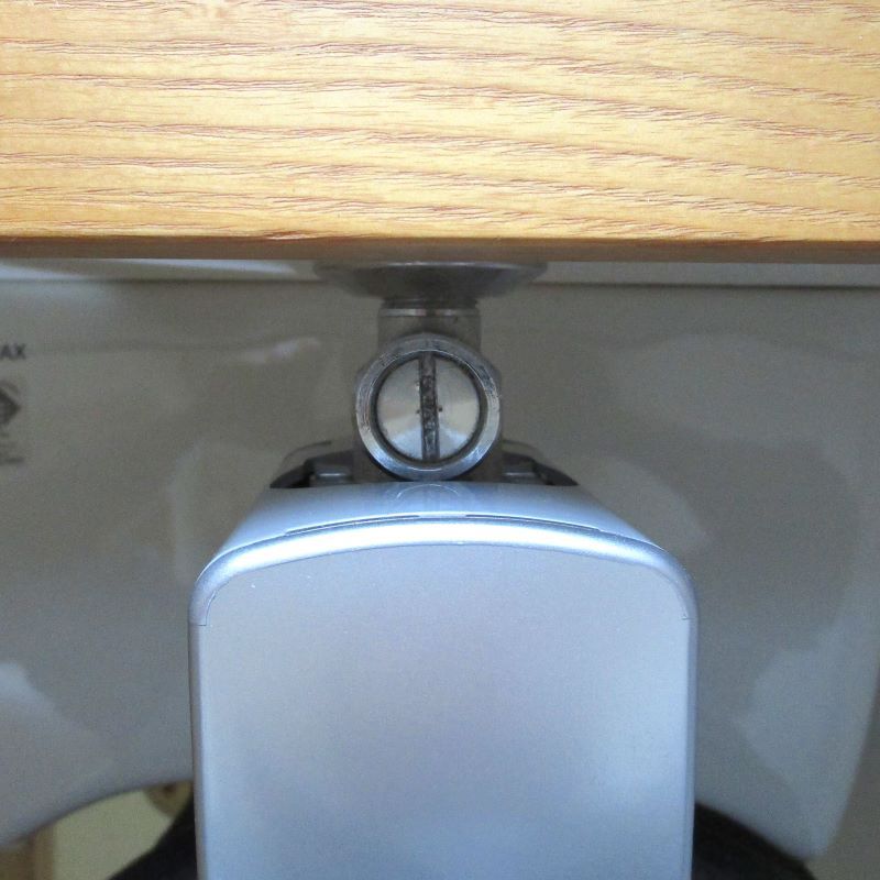 トイレ小便器用金具 フラッシュバルブINAX LIXIL・UF-3JH　水の元栓部の写真