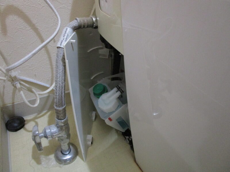 アラウーノの洗剤タンクの取り外し画像