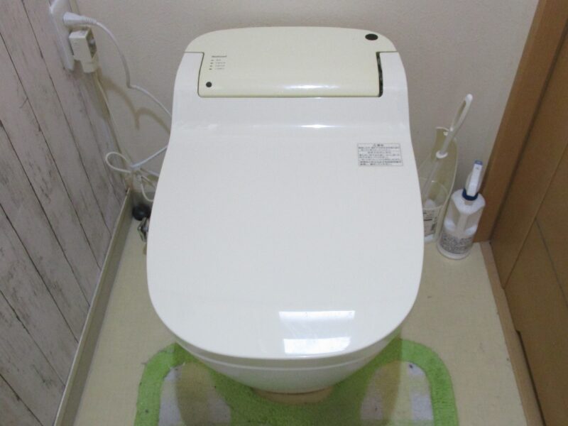 アラウーノの古いタイプの物は本体の操作ボタンは側面に付いています。