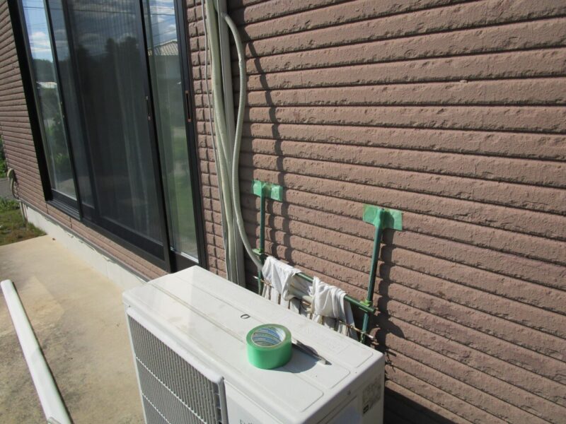 エアコンの排水を利用して気化熱で冷却能力を上げる案 試作1号機・改の仮設置の全体画像