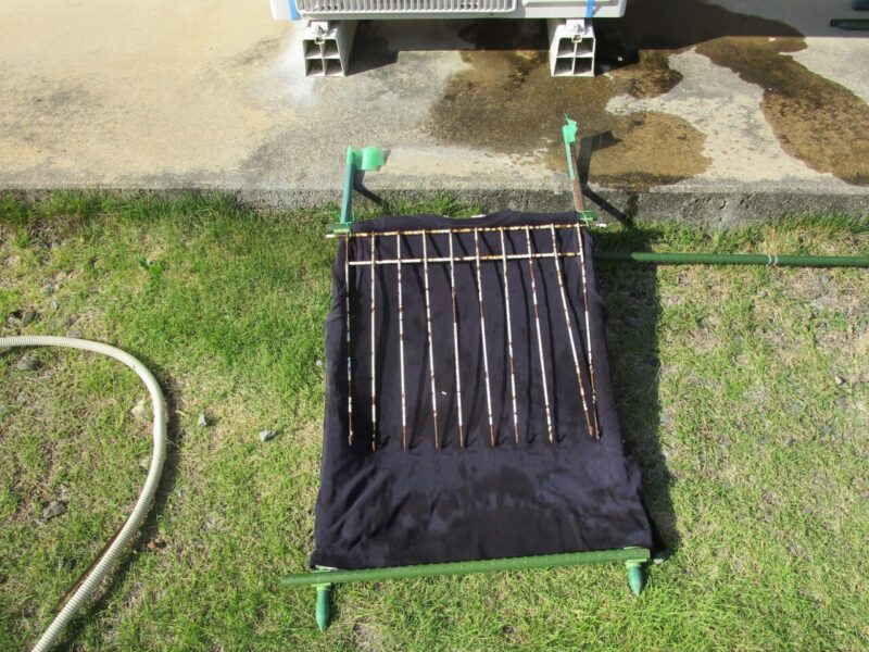 エアコンの排水を利用して気化熱で冷却能力を上げる案 試作1号機・改Ⅱの仮設置の全体画像