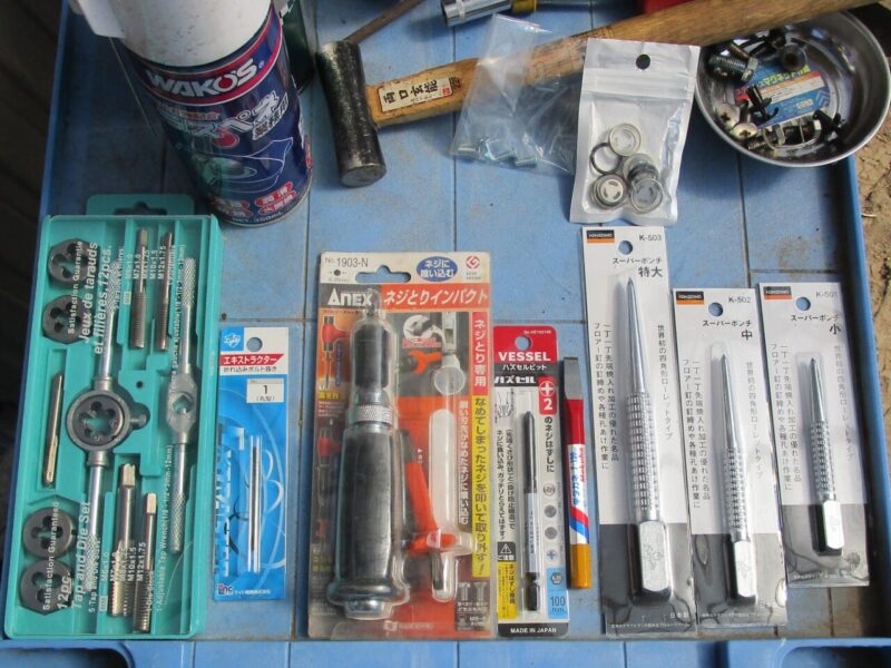 プラス溝をなめて(潰して)しまったネジを取り外す工具の画像
