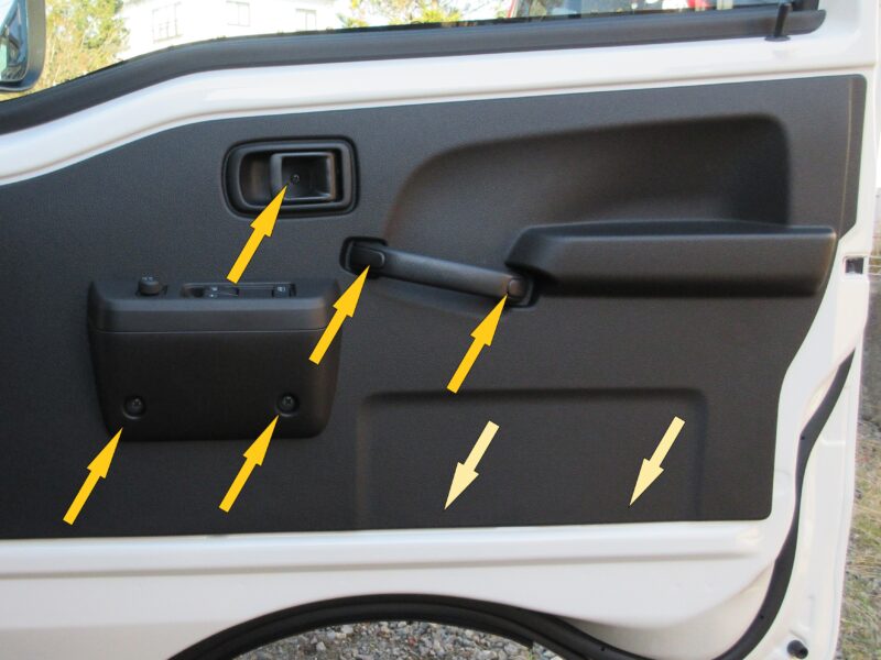 ダイハツハイゼットのドア内張を外すためのネジ位置説明画像