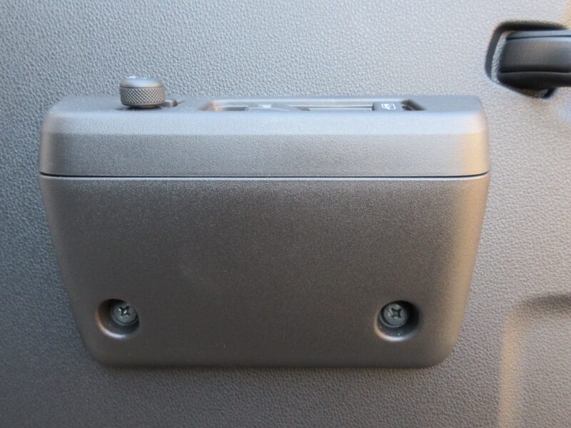 ダイハツハイゼットトラックのパワーウインドウ操作部の取り外し説明画像①