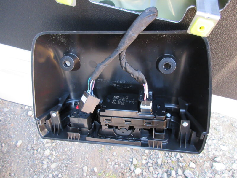 ダイハツハイゼットトラックのパワーウインドウ操作部の取り外し説明画像③