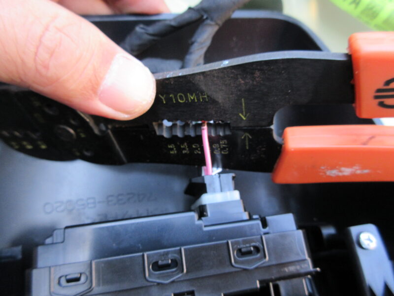 ダイハツハイゼットトラックの常時電源分岐説明画像①