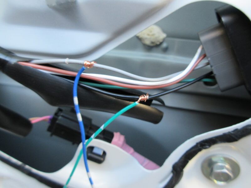 ダイハツハイゼットトラックにキーレス連動ドアミラー格納キットを取り付ける時の配線説明画像②