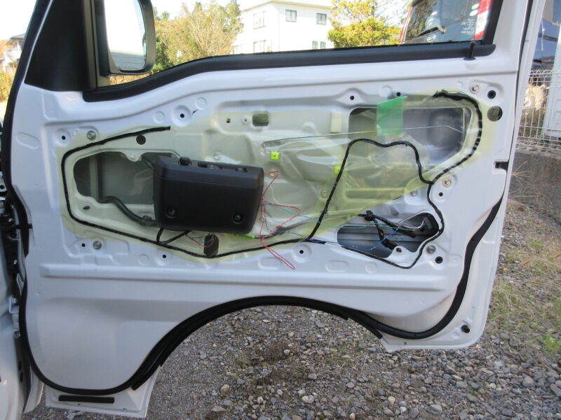 ダイハツハイゼットトラックにキーレス連動ドアミラー格納キットを仮止めして動作確認