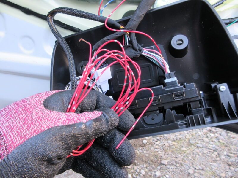 ダイハツハイゼットトラックにキーレス連動ドアミラー格納キットを取り付ける時の仕上げ配線④