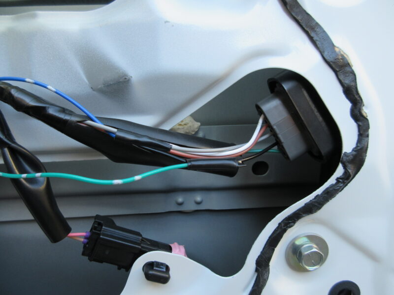 ダイハツハイゼットトラックにキーレス連動ドアミラー格納キットを取り付ける時の仕上げ配線③