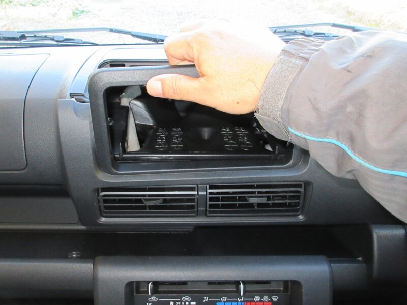 ダイハツハイゼットトラック S510P インパネの外し方説明画像