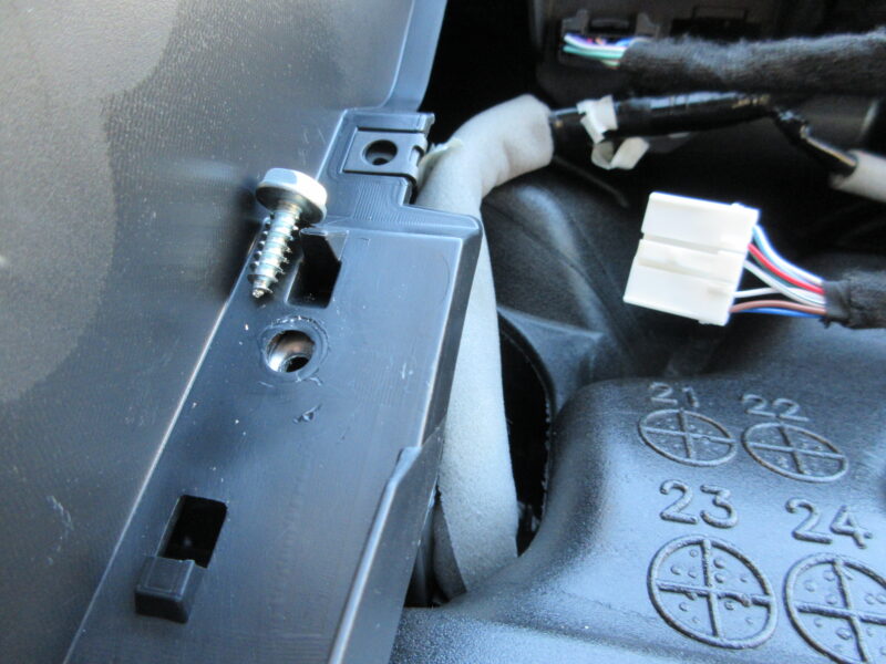 ダイハツハイゼットトラック S510P オーディオ取り付けブラケットの取付位置説明画像