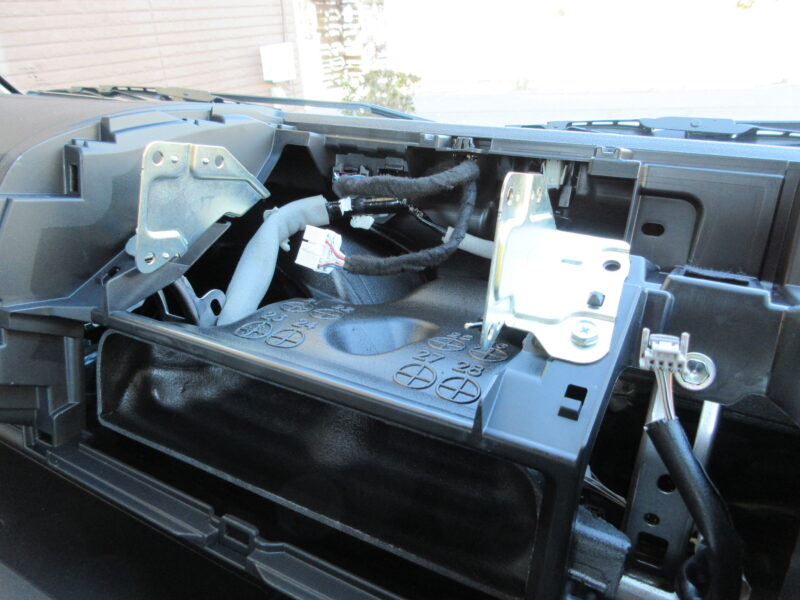 ダイハツハイゼットトラック S510P オーディオ取り付けブラケットの取付位置説明画像2