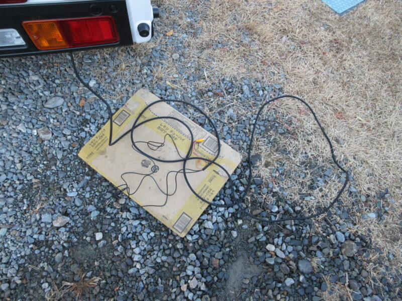 ハイゼットトラックS510Pにバックカメラを取り付け　配線をコルゲートチューブで保護