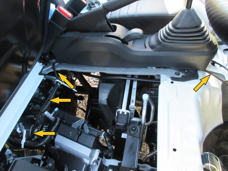 ハイゼットトラックS510Pにバックカメラを取り付け配線経路説明画像　４