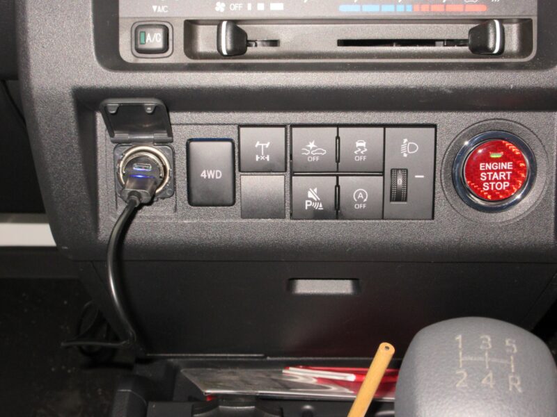 後付け可能なHUD(HED UP DISPLAY)の配線作業画像3