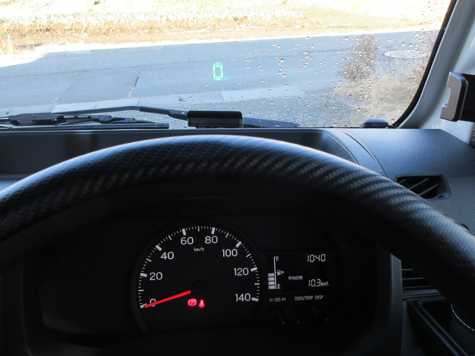 軽トラックに後付けでHUDを取り付けした画像