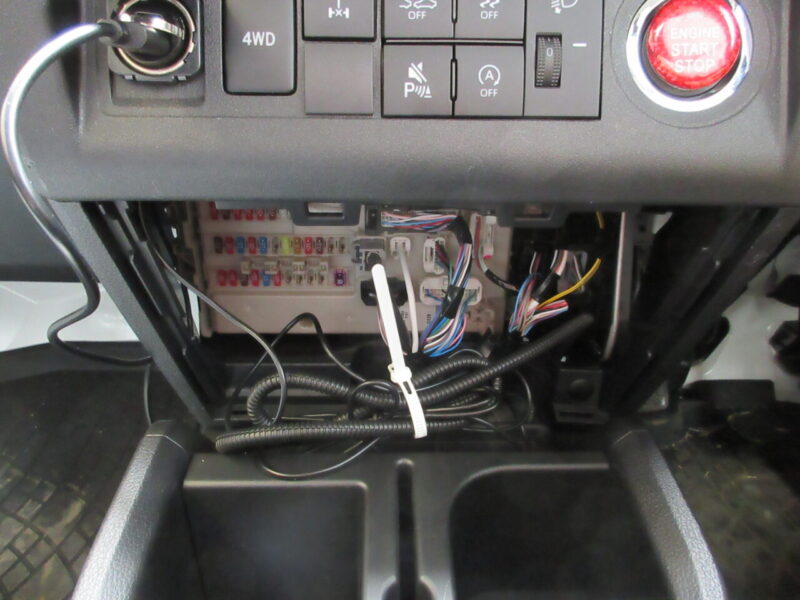 ハイゼットトラックS510Pにバックカメラを取り付け配線経路説明画像　５