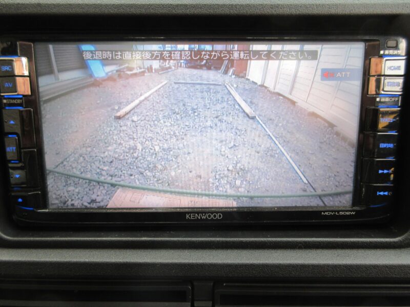 バックカメラの位置設定　地面につけた印をモニター画面で確認