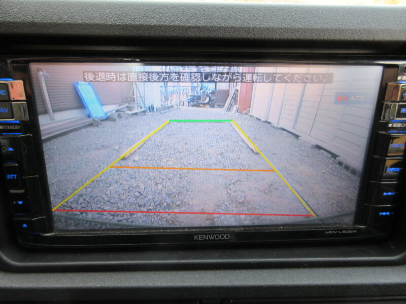 バックカメラの位置設定　近くのガイド線が斜めになってしまった　モニターの画像